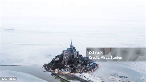 Vista aerea del Mont-Saint-Michel, abbazia in Normandia