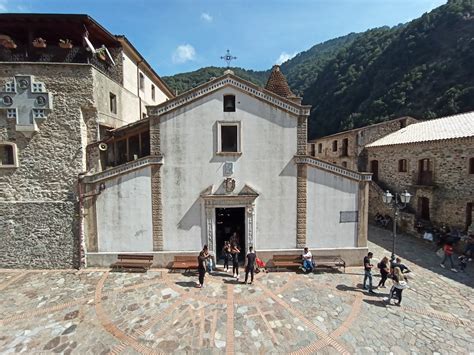 Foto panoramica del Santuario della Madonna della Montagna di Polsi