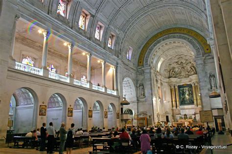 Interno del Santuario di Fatima a Trani