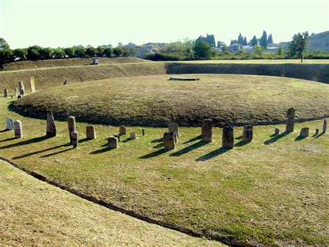 Ricostruzione o disegno schematico del tumulo etrusco di Monte Calvario