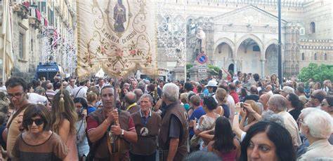 Foto della processione delle reliquie di Santa Barbara a Venezia