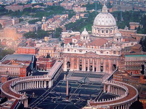 Foto panoramica della Città del Vaticano al mattino