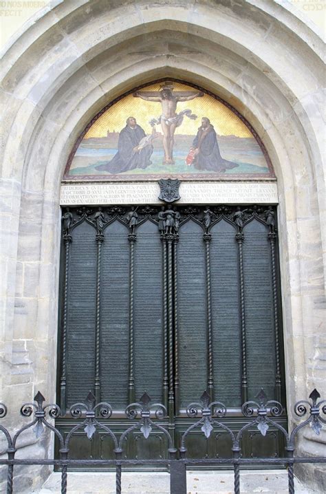 Ricostruzione storica dell'affissione delle 95 tesi di Lutero alla porta della chiesa di Wittenberg