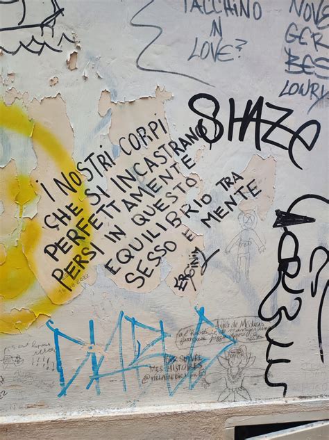 Una chiesa con scritte offensive sui muri.