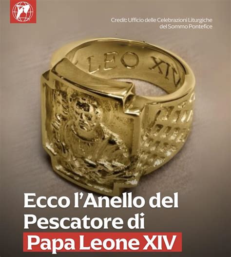 Foto ravvicinata dell'Anello Piscatorio e del sigillo di piombo, simboli del potere papale