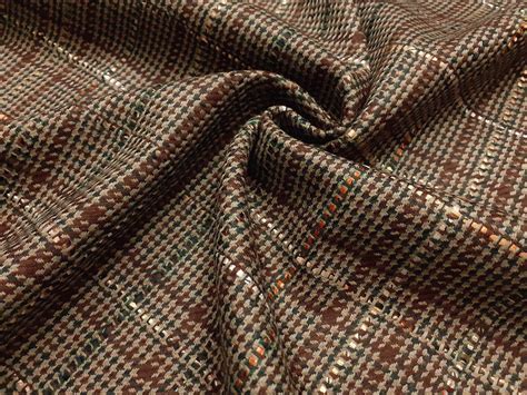 Dettaglio di un tessuto pregiato, come lana merino o cashmere, utilizzato da Isaia.