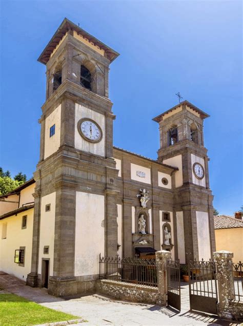 Foto della facciata della Chiesa del Santissimo Salvatore Trasfigurato all'Eremo di Camaldoli