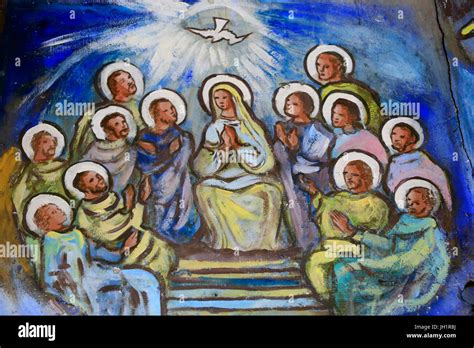 Bambini che creano disegni sulla discesa dello Spirito Santo