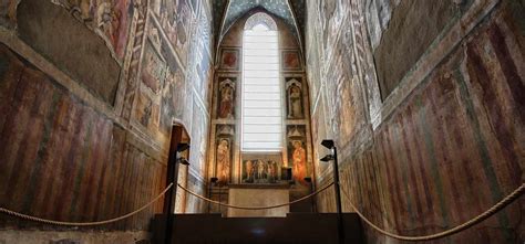 Foto della Cappella di San Giovanni di Borbone con le sue vetrate contemporanee