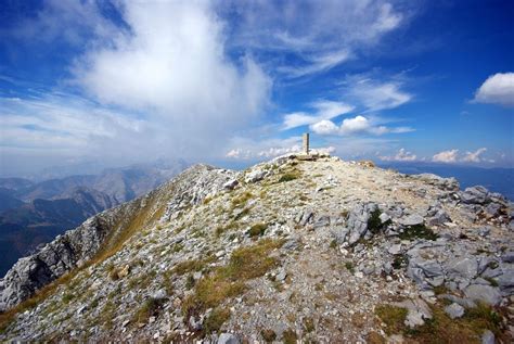 la grande croce sul Monte della Croce con vista sulla città