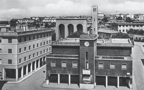 Foto storica della fondazione di Aprilia o della chiesa con la statua