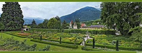 Giardino barocco dell'Abbazia di Novacella con elementi architettonici