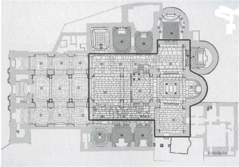 Ricostruzione ipotetica della pianta originaria della Basilica di San Sabino a Canosa di Puglia, con evidenza della croce latina e delle cinque cupole