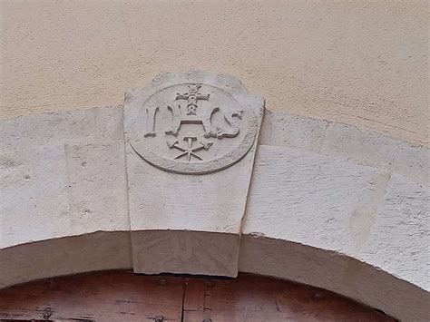 Dettaglio dei mattoni con il monogramma del vescovo Sabino scoperti nella cupola laterale della Cattedrale di Canosa