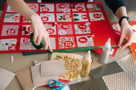 calendario dell'Avvento fatto in casa con sacchettini o caselle