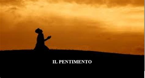 Immagine che evoca il pentimento e la misericordia, forse una mano che asciuga una lacrima o il volto di Pietro