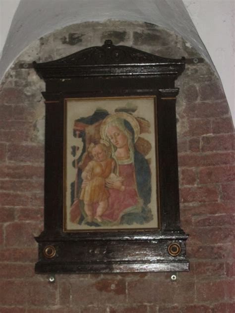 Dettaglio dell'affresco della Madonna con Bambino nella cripta dell'Abbazia San Salvatore