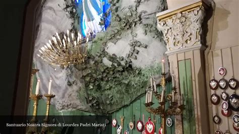 Foto di un negozio con vetrina su Via Nostra Signora di Lourdes