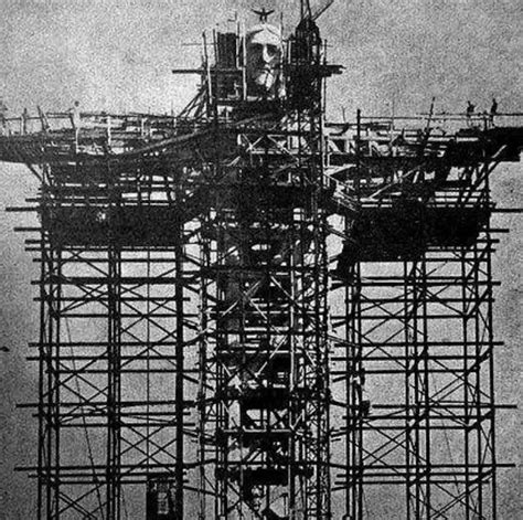 Foto storica della costruzione del Cristo Redentore