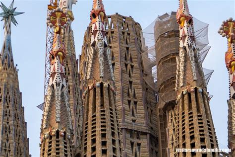Dettaglio architettura della Sagrada Familia, con focus sulle torri