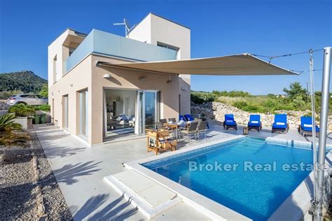 Villa con piscina e vista mare sull'isola di Hvar
