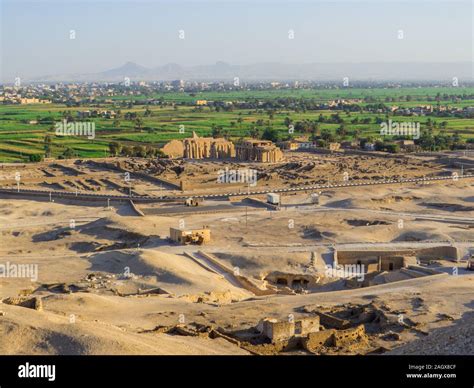 vista aerea della necropoli appena scoperta in Egitto