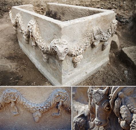 dettaglio di un sarcofago decorato trovato nella necropoli