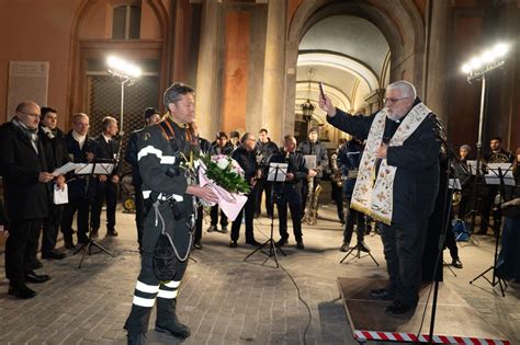 Foto della cerimonia dell'omaggio floreale del Papa alla statua della Madonna a Piazza Mignanelli