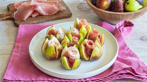 Illustrazione di rose e fichi in un contesto invernale