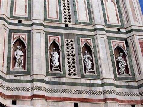 Dettaglio della facciata barocca e del campanile della Cattedrale di Granada