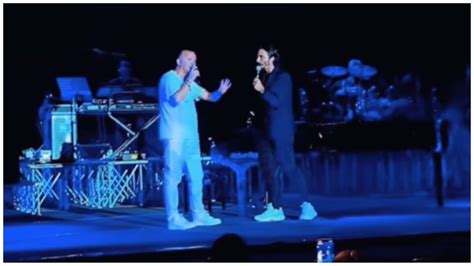Foto di Tony Colombo con Mario Merola sul palco