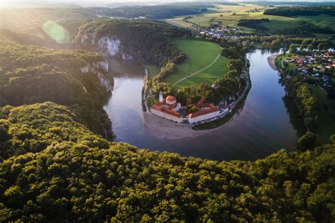 Panorama della gola del Danubio a Weltenburg con l'abbazia