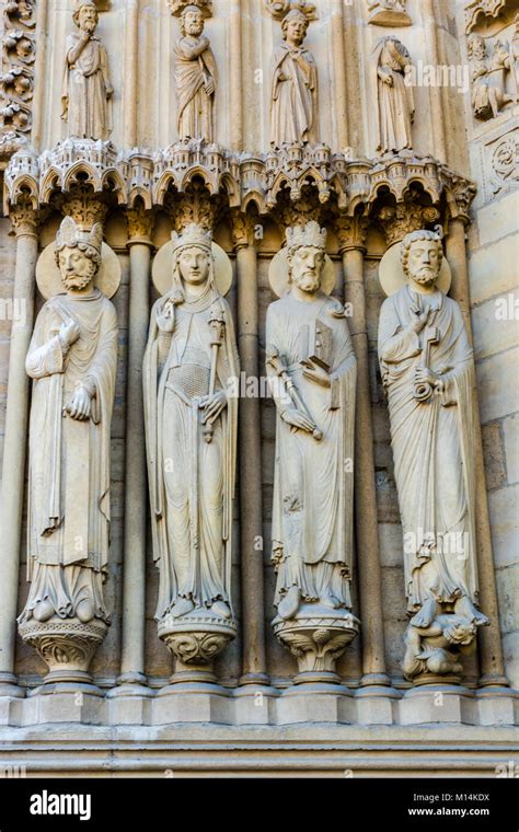 Dettaglio delle sculture sulla facciata occidentale della Cattedrale di Le Mans