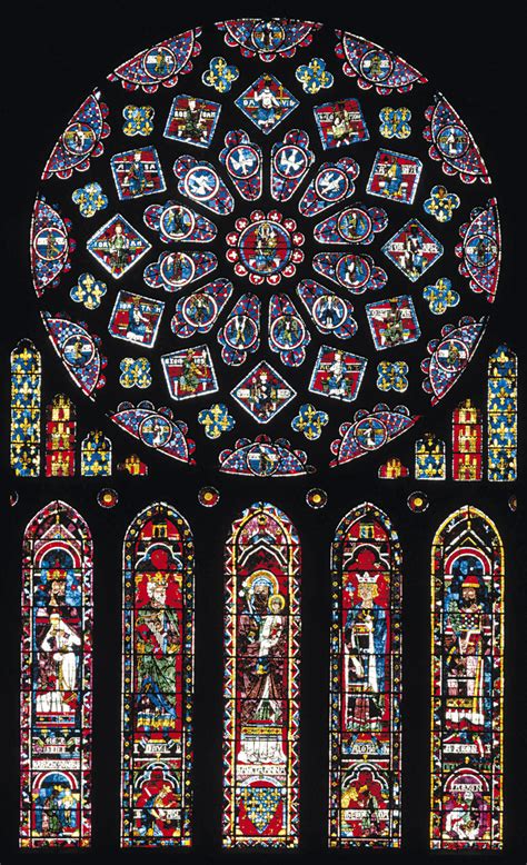 Interno della Cattedrale di Le Mans con particolare attenzione alle vetrate colorate