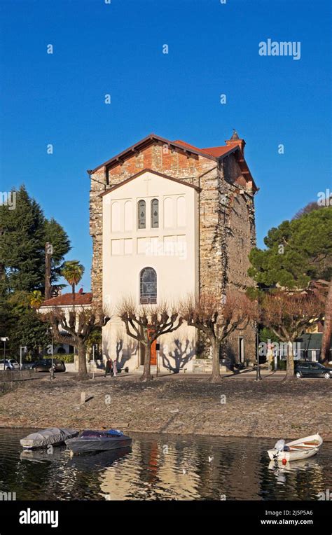 Santuario della Madonna della Riva ad Angera vista esterna, lato lago o piazza