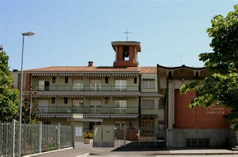 Foto panoramica della Casa di Riposo Piccola Lourdes o della sua facciata esterna immersa nel verde