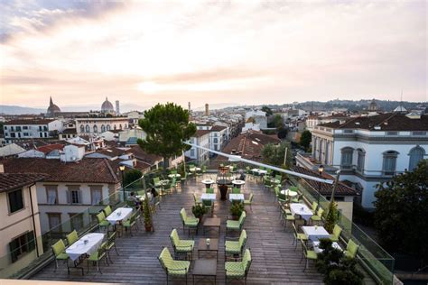 Terrazza panoramica dell'Hotel Alessandra con vista sul fiume Arno e sui tetti di Firenze