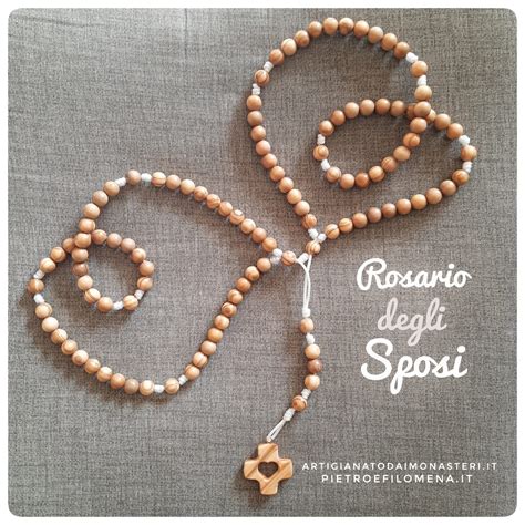 Rappresentazione di un rosario degli sposi con due corone unite da un crocefisso centrale