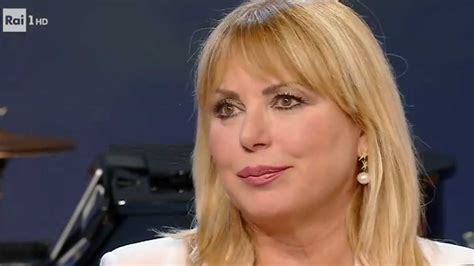 Monica Leofreddi in un momento di riflessione