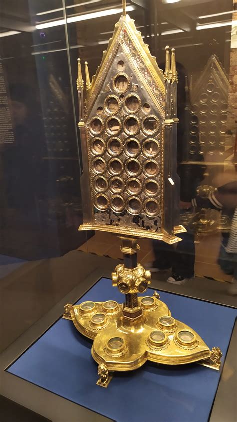 Nuovo reliquiario di San Cataldo, a forma di barca con delfini