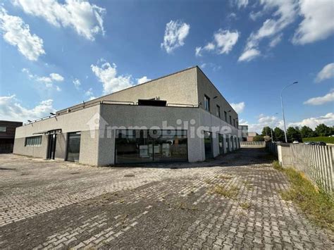 Foto della palazzina in via Terracini, Codogno, adibita a luogo di culto
