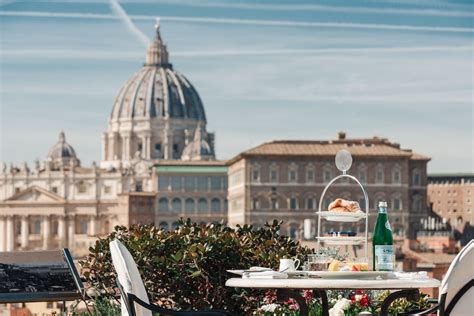 Foto della terrazza vaticana con vista su San Pietro