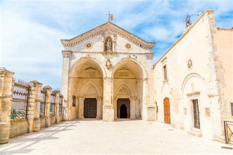 Facciata angioina del Santuario di San Michele Arcangelo