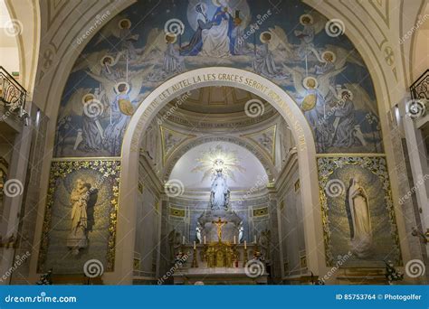 Foto della facciata della Cappella della Medaglia Miracolosa a Rue du Bac, Parigi