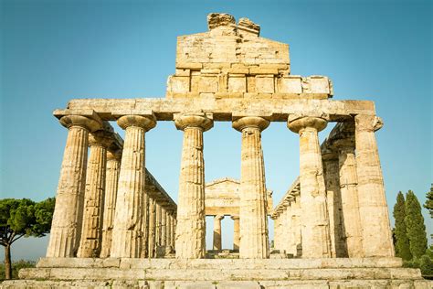 Veduta esterna della Basilica Paleocristiana di Paestum