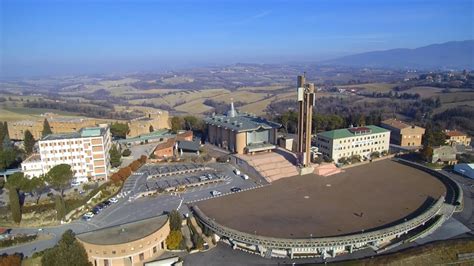 Vista panoramica del Santuario dell'Amore Misericordioso a Collevalenza
