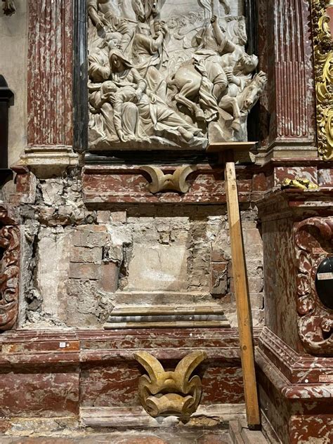 Ponteggi e attrezzature diagnostiche per il restauro dell'Altare delle Reliquie