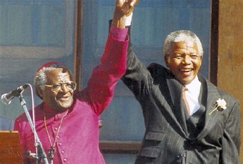 Foto di Desmond Tutu e Nelson Mandela insieme
