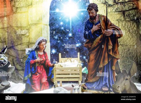 illustrazione dei pastori che accorrono alla mangiatoia con il bambino Gesù