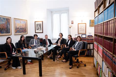 Foto dello studio legale con il team o un ritratto degli avvocati Bonetti e Delia
